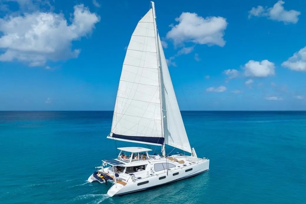 The flagship yacht fuente under full sail on turquoise open water